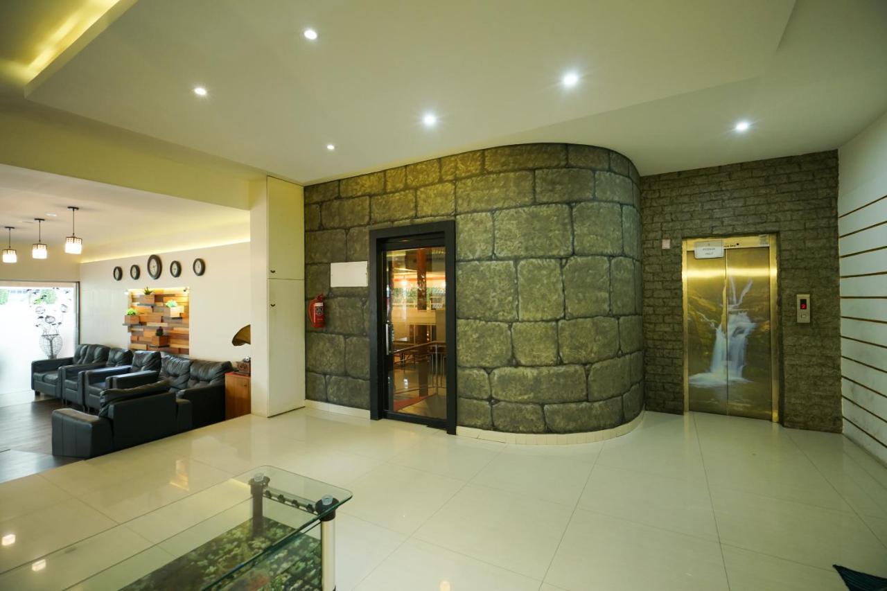 Oyo 1684 Hotel Malabar Inn Кожикод Екстериор снимка
